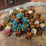 Accessoires de jeu : lot de dés marbrés à 6 faces