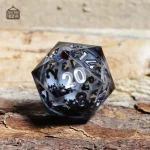 D20 avec motif de planète, parfait pour les joueurs