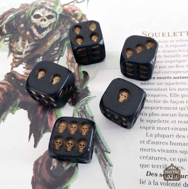 Dés en bois crâne pour amateurs de jeux