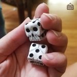 Dés décorés tête de mort, parfaits pour collectionneurs