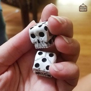 Dés décorés tête de mort, parfaits pour collectionneurs