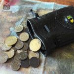 Kit de dés en métal avec bourse en cuir design dragon