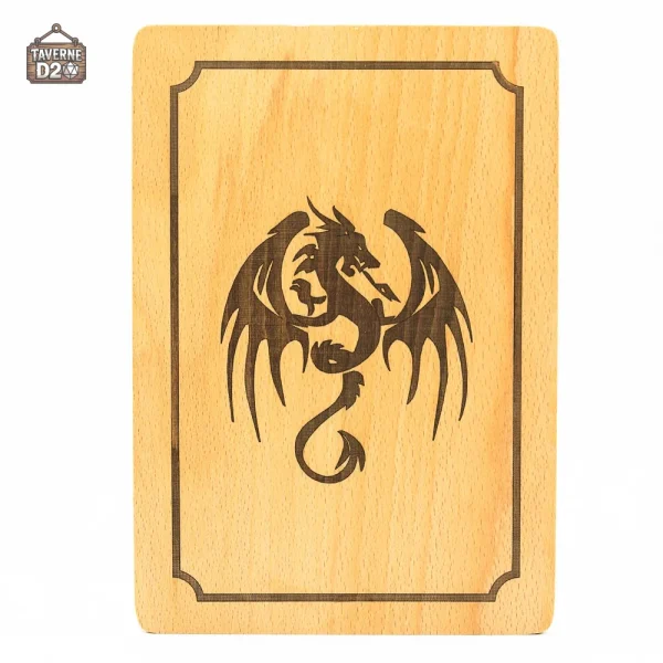 Dés de jeu rangés dans une boite en bambou