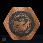 Boite à dés en bois, design dragon et wyverne