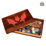 Boite à dés artisanale, motif dragon en relief
