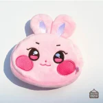 Peluche colorée pour transporter des dés