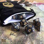 Accessoire de jeu : bourse en tissu et dés