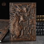 Design unique de dragon sur la couverture du carnet