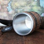 Chope de bière viking avec poignée sculptée