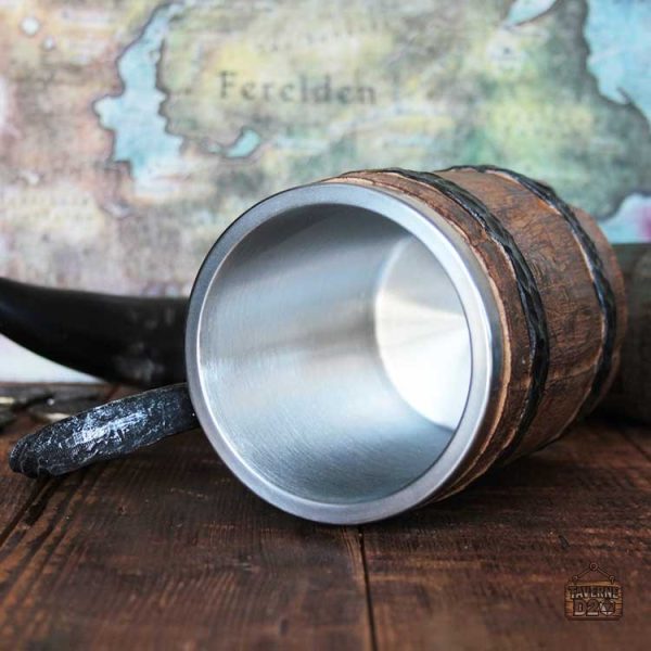 Chope de bière viking avec poignée sculptée