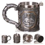 Chope médiévale avec motifs de chevaliers