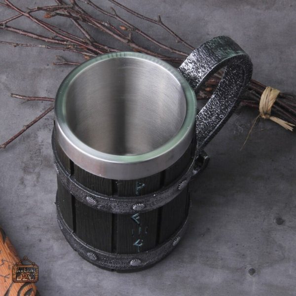 Chope viking ornée de runes historiques