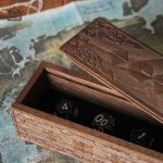 Boite à dés en bois élégant