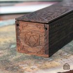 Coffret de dés en noyer naturel