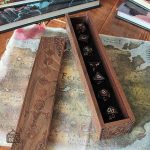 Coffret en noyer pour jeux de société