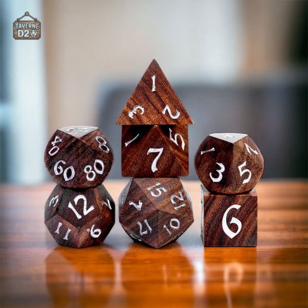 Dés en bois artisanaux pour jeux de société