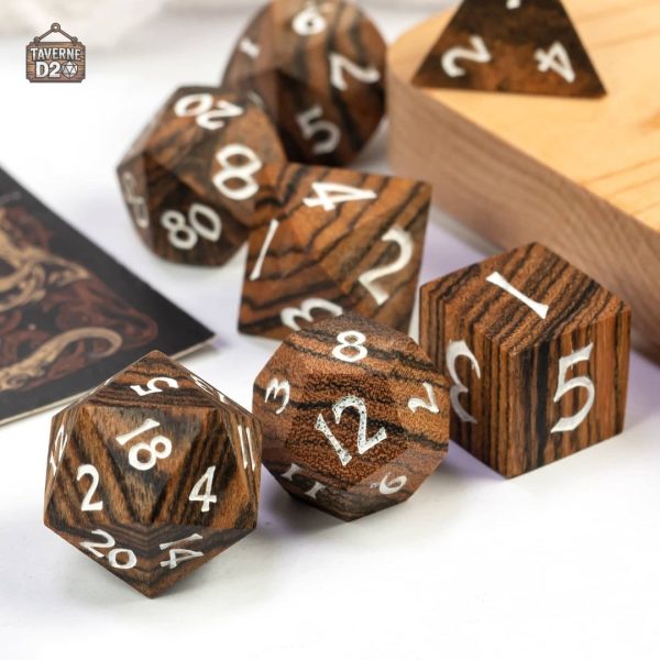 Dés en bois nervurés pour jeux de société