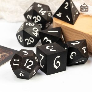 Dés en bois noir
