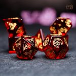 Dés thématiques en verre rouge pour collectionneurs