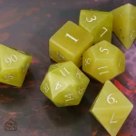 Set de dés en jade élégant pour les jeux de société