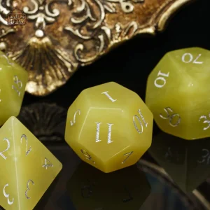 Dés en jade colorés pour une touche raffinée aux jeux