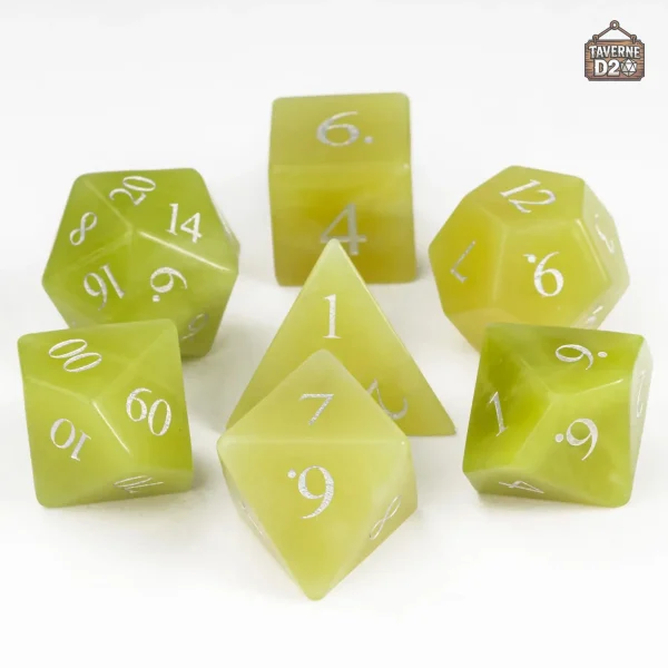 Dés en jade artisanaux pour collectionneurs et joueurs