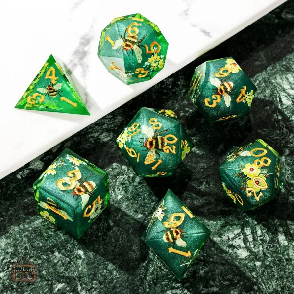 Dés de JDR aux motifs de fleurs vibrants