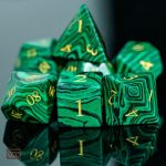 Dés en Malachite, pierres naturelles pour jeux de société