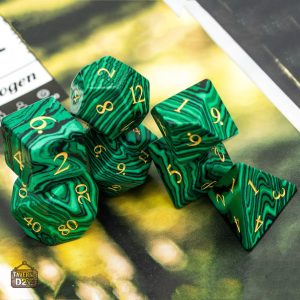 Dés en malachite, élégants et uniques pour vos parties