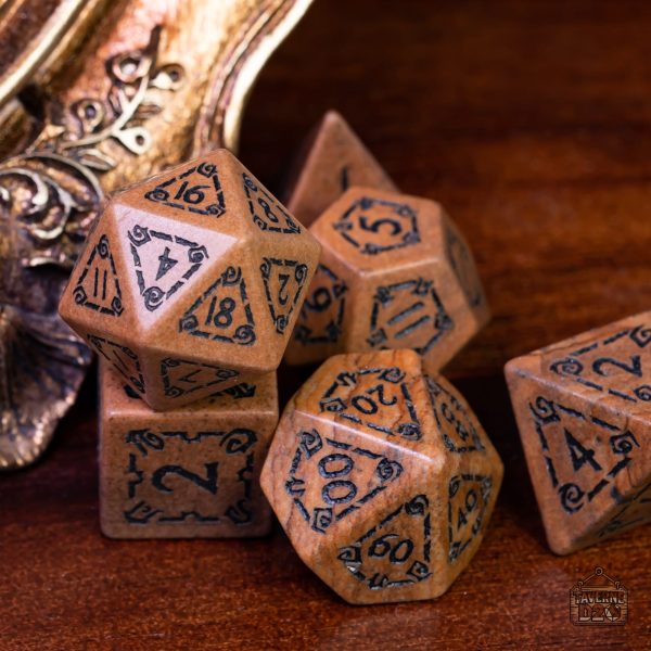 Dés en marbre, couleur brune, pour une expérience de jeu raffinée