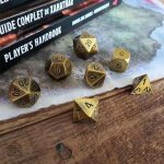 Dés en métal adaptés aux jeux de rôle
