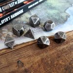 Dés en métal brillants pour collectionneurs