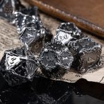 Dés en métal pour campagne de jeu de rôle