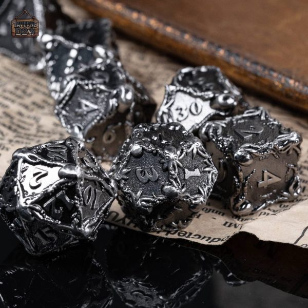 Dés en métal pour campagne de jeu de rôle
