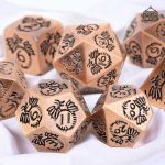 Dés en métal avec motif de dragon amical
