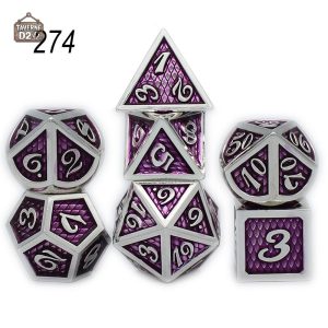 Dés en métal avec design peau de dragon