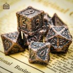 Dés en métal, motif dagues pour joueurs