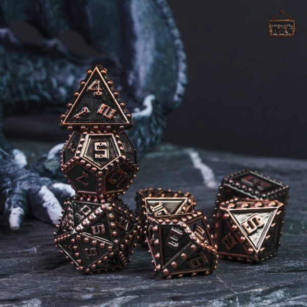 Dés en métal rivetés, ajout unique à votre collection