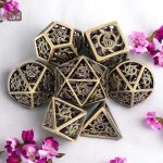 Dés en métal, forme Shuriken pour une touche unique au jeu