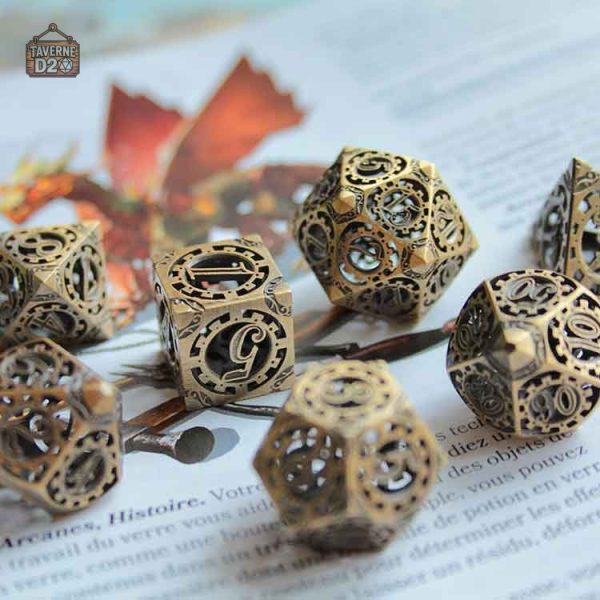 Dés en métal au design steampunk original