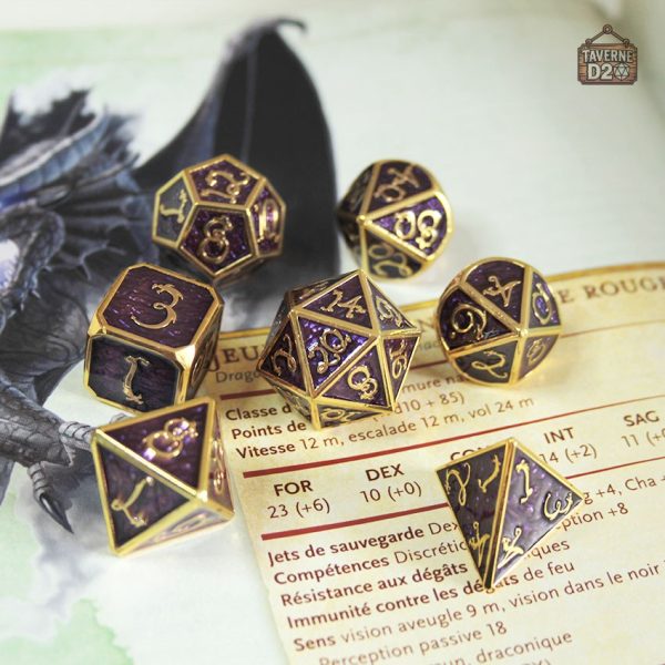 Dés en métal avec motif de vol de dragon