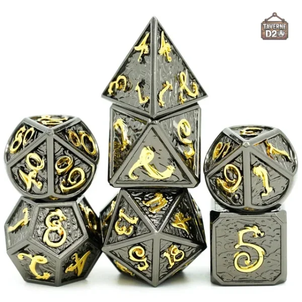 Dés en métal, motif dragon détaillé