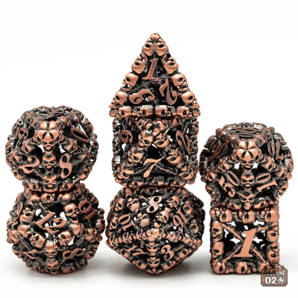 Dés en métal inspirés des motifs macabres