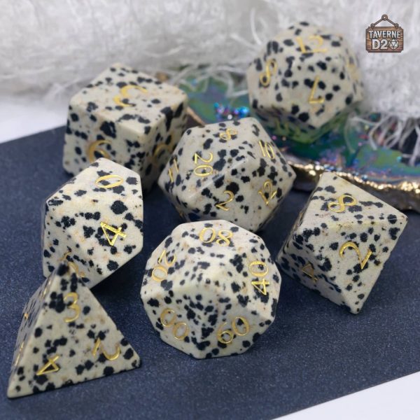 des-pierre-motif-leopard-1 Dés en Pierre Motif Léopard - Accessoire de jeu élégant