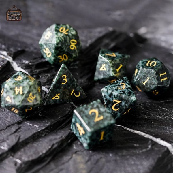 Dés en pierre naturelle, élégance et originalité pour vos jeux