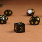 Dés en pierre colorée, parfaits pour les amateurs de jeux