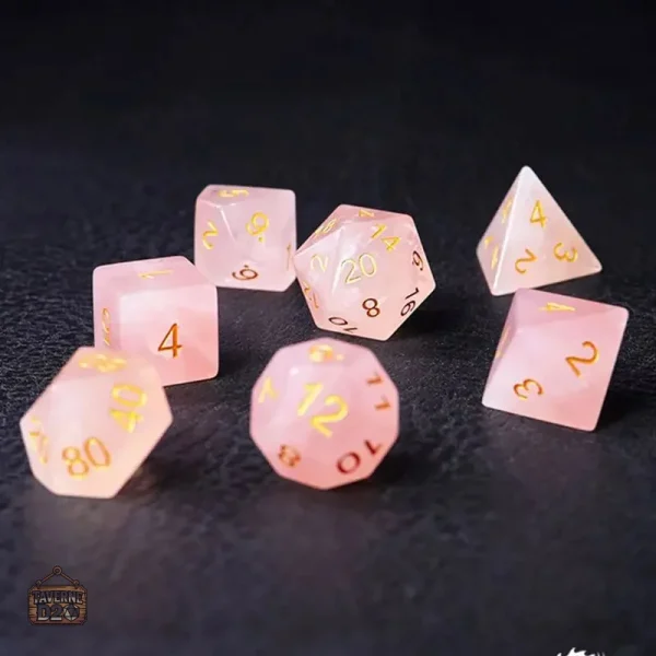 des-quartz-rose-1 Dés en Quartz Rose pour un jeu de rôle unique