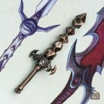 Pendentif en forme d'épée et dés en métal