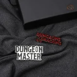 Design unique du pin Maître du Donjon en métal