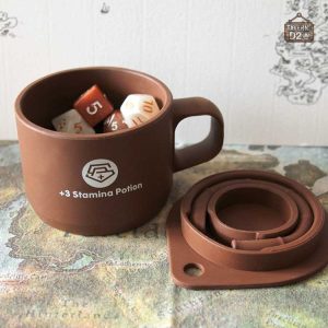 Accessoires de jeu : tasse et dés pour immersion JDR